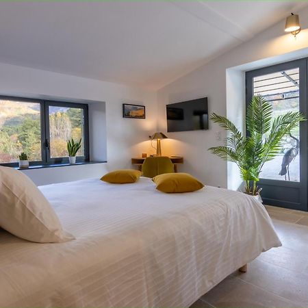 Bed and Breakfast Domaine De Chabanne Crupies Exterior foto